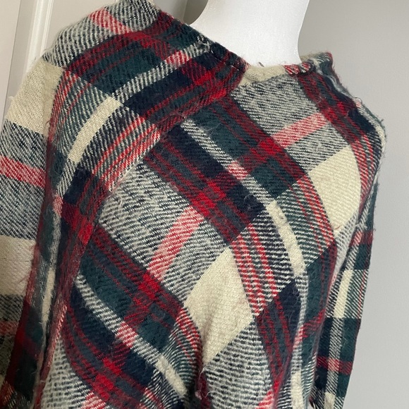 Reversible plaid ponchos - Picture 3 of 3